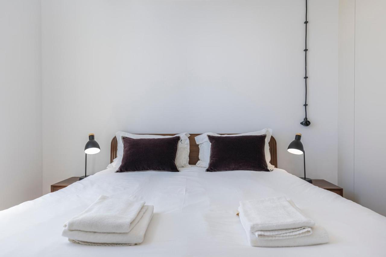 Glamorous 3Bdr Apartment In City Center By Lovelystay Lisbona Esterno foto