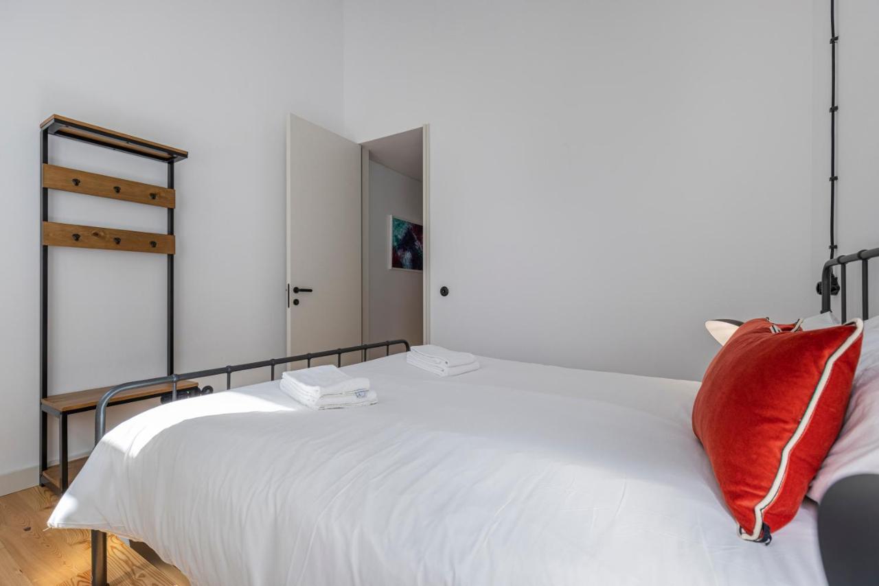 Glamorous 3Bdr Apartment In City Center By Lovelystay Lisbona Esterno foto