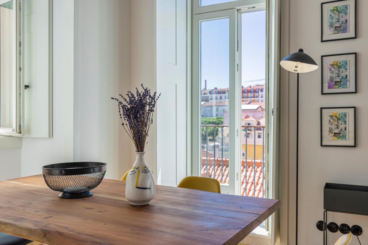 Glamorous 3Bdr Apartment In City Center By Lovelystay Lisbona Esterno foto
