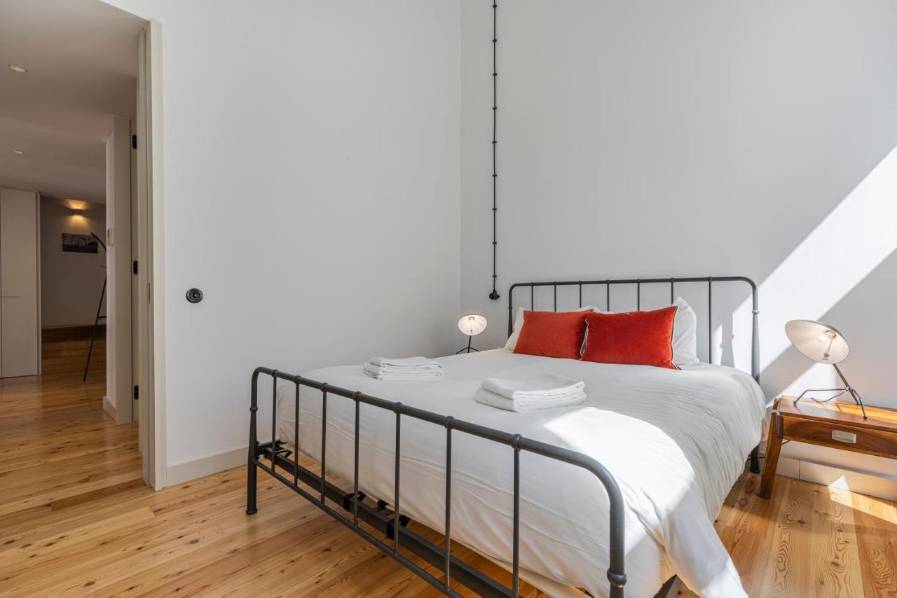 Glamorous 3Bdr Apartment In City Center By Lovelystay Lisbona Esterno foto